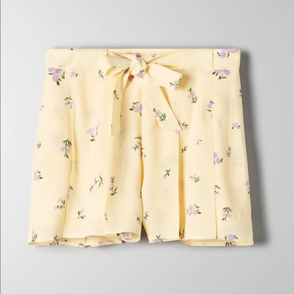 Aritzia Sunday Best Westley Pleated Short Pastel Yellow/Orchid 6 - Picture 5 of 8